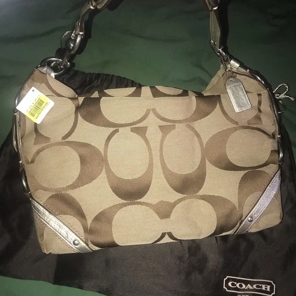 BNWT LARGE COACH SIGNATURE CARLY BABY BLUE INTERIOR - Picture 1 of 14